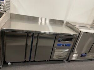 TABLE POSITIVE 2 PORTES AVEC DOSSERET