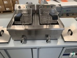 FRITEUSE ÉLECTRIQUE AVEC VANNE DE VIDANGE 2 X 13 LITRE