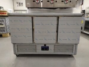 TABLE COMPACT REFRIGEREE  3 PORTES 390 LITRES