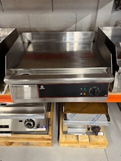 PLAQUE A SNACKER 220V / 550X450MM