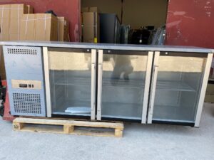 ARRIERE DE BAR 3 PORTES VITREES