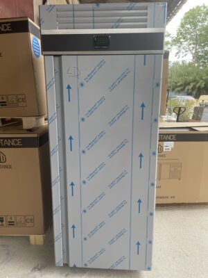 ARMOIRE REFRIGEREE POUR BOULANGERIE TROPICALISEE / 28 GRILLES OU BAC 400X600