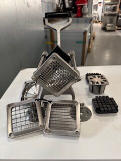 COUPE FRITES MANUEL / 4 lames fournies ( tailles 3/8 , 1/2, 1/4 ET 8 cales